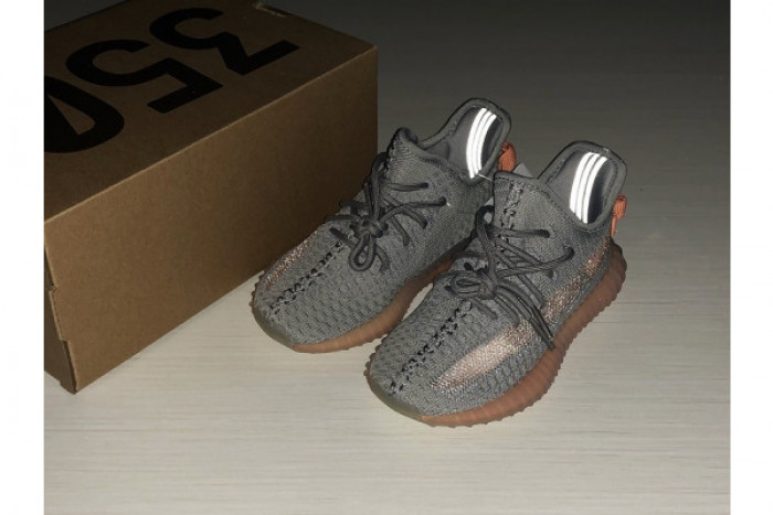 ad*s kids Y**zy 350 boost v2 “true form” kids-eg7492