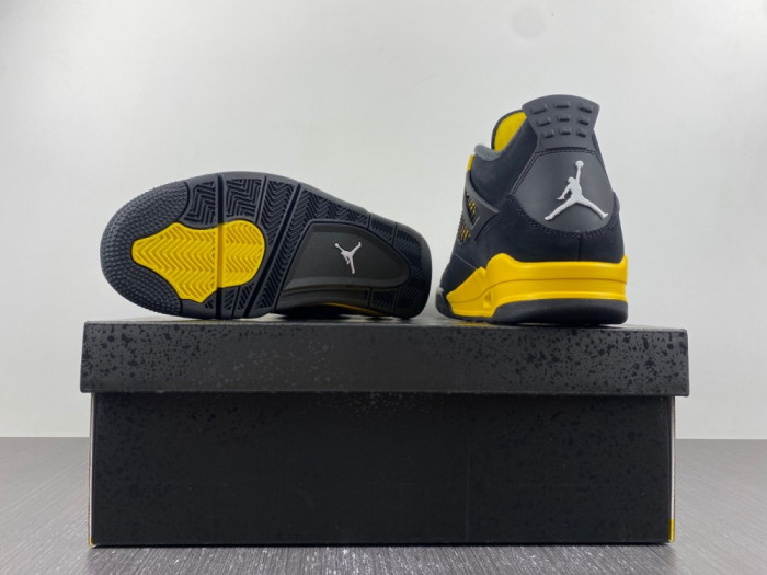 Air Jordan 4 Retro "Thunder