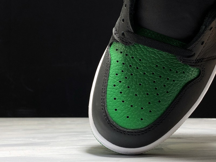 Air Jordan 1 High “Pine Green” 555088-030