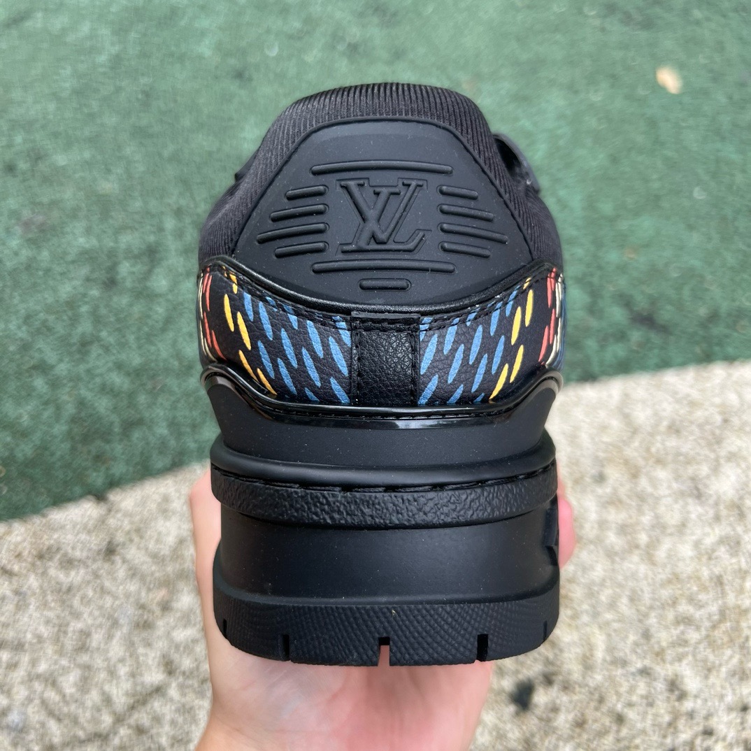 LV TRAINER MAXI Black pattern