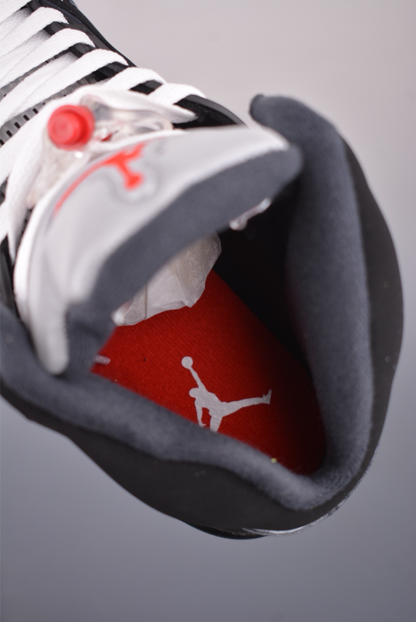 AIR JORDAN 5 BLACK METALLIC (2016) 845035-003